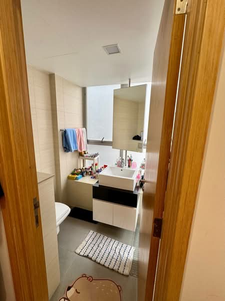 Oasis @ Elias, 60 Elias Road, 3 Bedrooms, 1,206 sqft, Condominium For Sale, by Aki ., 500094514 - Master Bathroom - PropertyGuru.com.sg