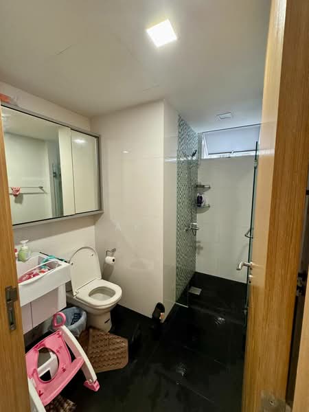 Oasis @ Elias, 60 Elias Road, 3 Bedrooms, 1,206 sqft, Condominium For Sale, by Aki ., 500094514 - Bathroom - PropertyGuru.com.sg