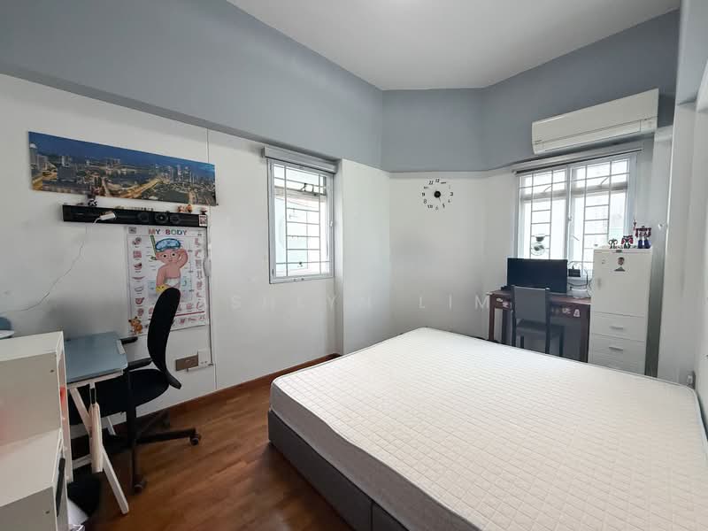 130 Edgedale Plains HDB Flat For Sale at S$ 650,000 | PropertyGuru Singapore - Bedroom