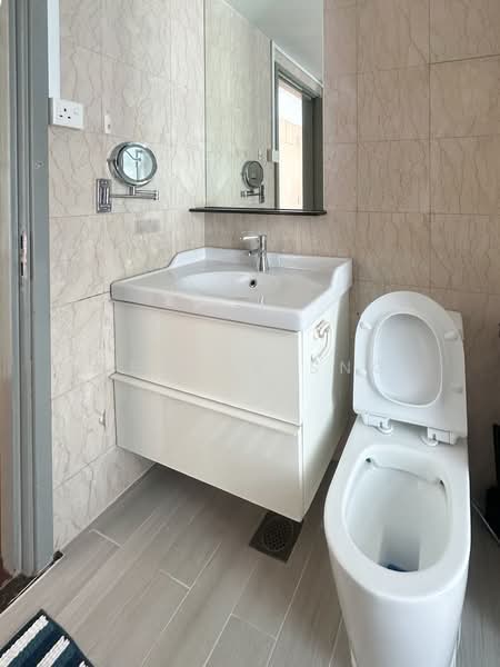 The Madeira, 50 Bukit Batok Street 31, Room Rental, 100 sqft, Condominium For Rent, by Leanne Sng, 500094528 - Bathroom - PropertyGuru.com.sg