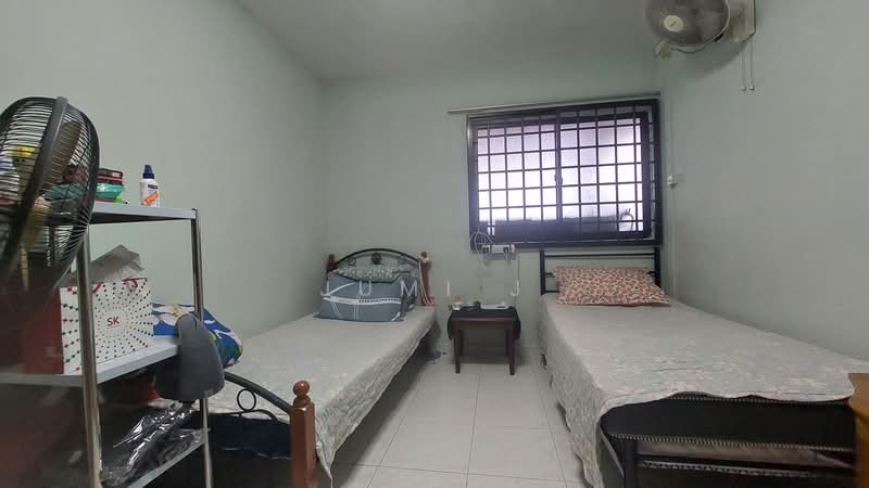 420 Woodlands Street 41 HDB Flat For Sale at S$ 418,000 | PropertyGuru Singapore - Bedroom