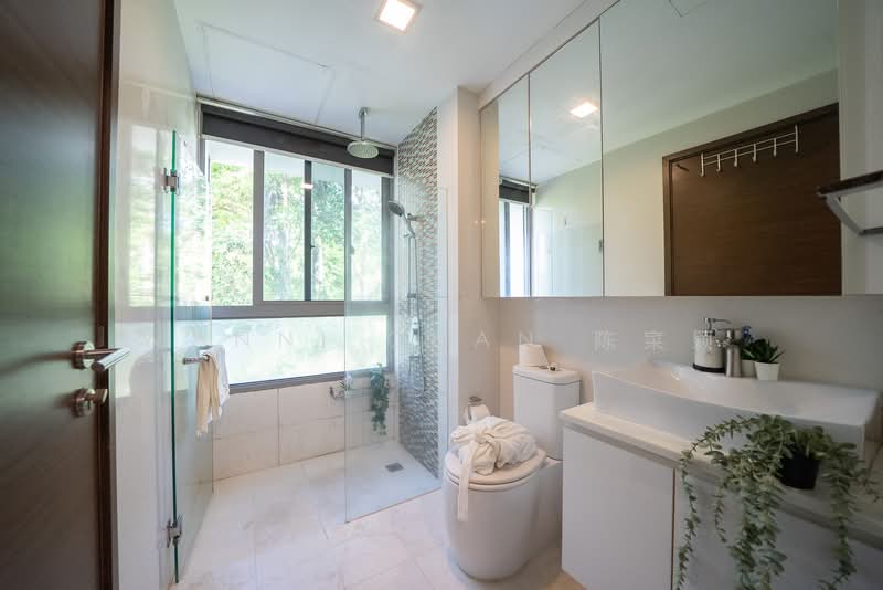 Suites De Laurel Condominium For Sale at S$ 1,150,000 | PropertyGuru Singapore - Bathroom