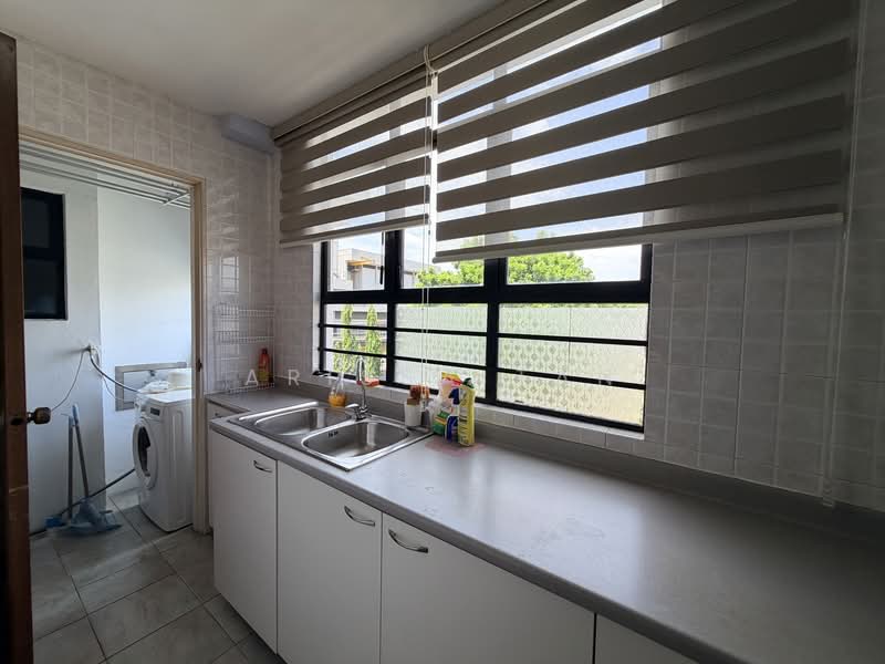 Casa Sarina Condominium For Sale at S$ 1,068,000 | PropertyGuru Singapore - Kitchen