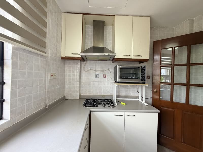 Casa Sarina Condominium For Sale at S$ 1,068,000 | PropertyGuru Singapore - Kitchen