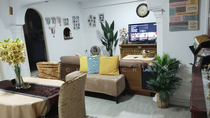 406 Choa Chu Kang Avenue 3, 406 Choa Chu Kang Avenue 3, 3 Bedrooms, 1,000 sqft, HDB Flat For Rent, by Michael Chua, 500094572 - Living Room - PropertyGuru.com.sg
