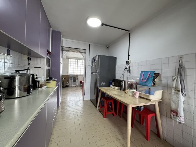 690 Hougang Street 61 HDB Flat For Sale at S$ 565,000 | PropertyGuru Singapore - Kitchen