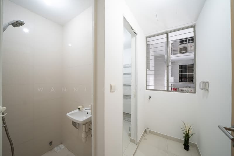 Twin Waterfalls, 118 Punggol Walk, 3 Bedrooms, 1,119 sqft, Executive Condominium For Rent, by Wanni Chan 陈寀颖, 500094587 - Bathroom - PropertyGuru.com.sg