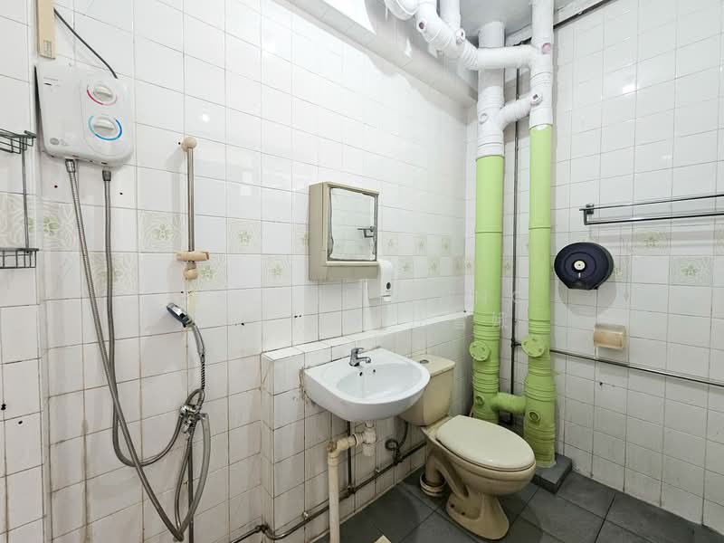 752 Choa Chu Kang North 5, 752 Choa Chu Kang North 5, 3 Bedrooms, 1,130 sqft, HDB Flat For Rent, by Cheryl Chng Xue'Er 庄雪娥, 500094594 - Bathroom - PropertyGuru.com.sg