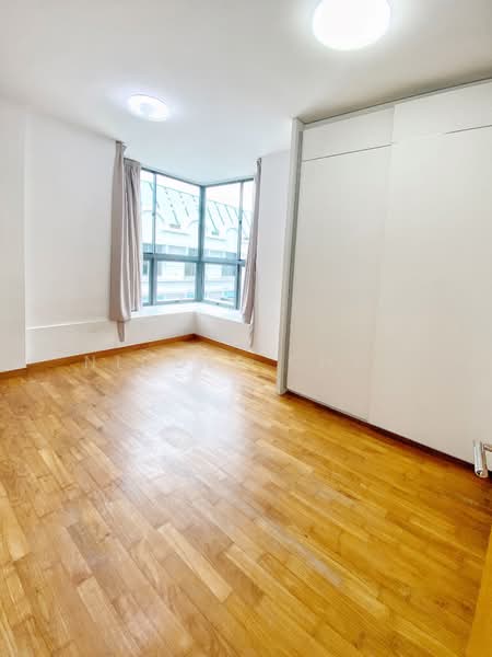 One Oxley Rise Apartment For Sale at S$ 1,650,000 | PropertyGuru Singapore - Master bedroom