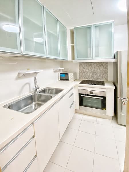 One Oxley Rise Apartment For Sale at S$ 1,650,000 | PropertyGuru Singapore - Kitchen