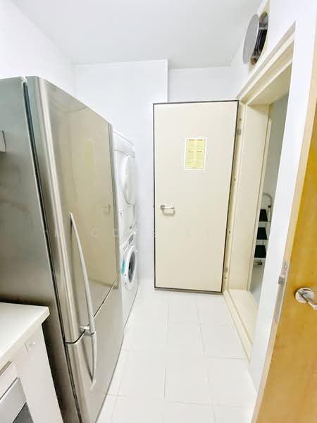 One Oxley Rise Apartment For Sale at S$ 1,650,000 | PropertyGuru Singapore - Yard + Home shelter