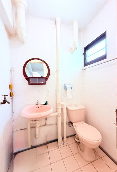 322 Ang Mo Kio Avenue 3 HDB Flat For Sale at S$ 520,000 | PropertyGuru Singapore - Bathroom