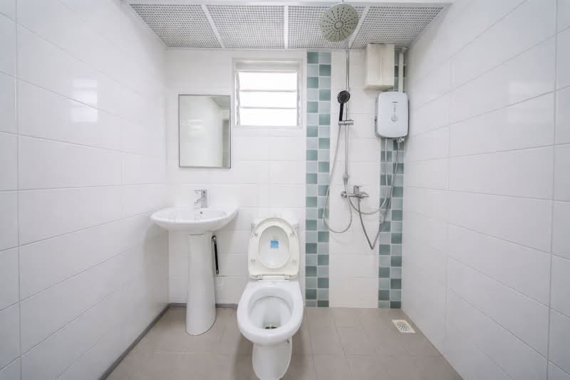 803B Keat Hong Close HDB Flat For Sale at S$ 555,000 | PropertyGuru Singapore - Bathroom
