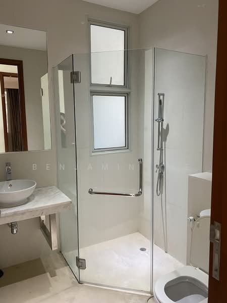 Grosvenor View, 1 Lengkong Empat, 3 Bedrooms, 1,249 sqft, Condominium For Sale, by Benjamin Wee, 500094610 - Bathroom - PropertyGuru.com.sg