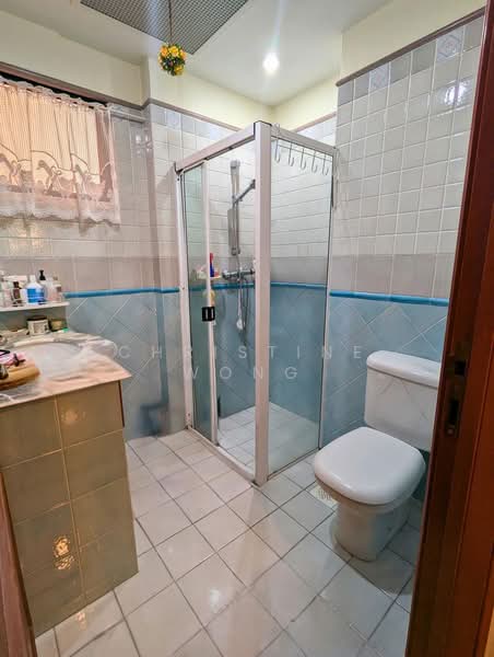Dover Parkview Condominium For Sale at S$ 1,450,000 | PropertyGuru Singapore - Bathroom