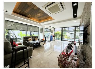 For Sale - Rare Freehold Detached House in Kembangan Estate