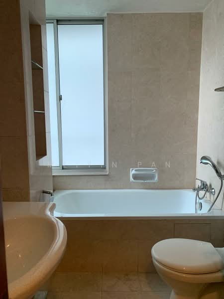 Baywater Condominium For Sale at S$ 1,499,000 | PropertyGuru Singapore - Master Bath with Tub