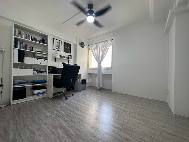 714 Tampines Street 71 HDB Flat For Sale at S$ 670,000 | PropertyGuru Singapore - Study