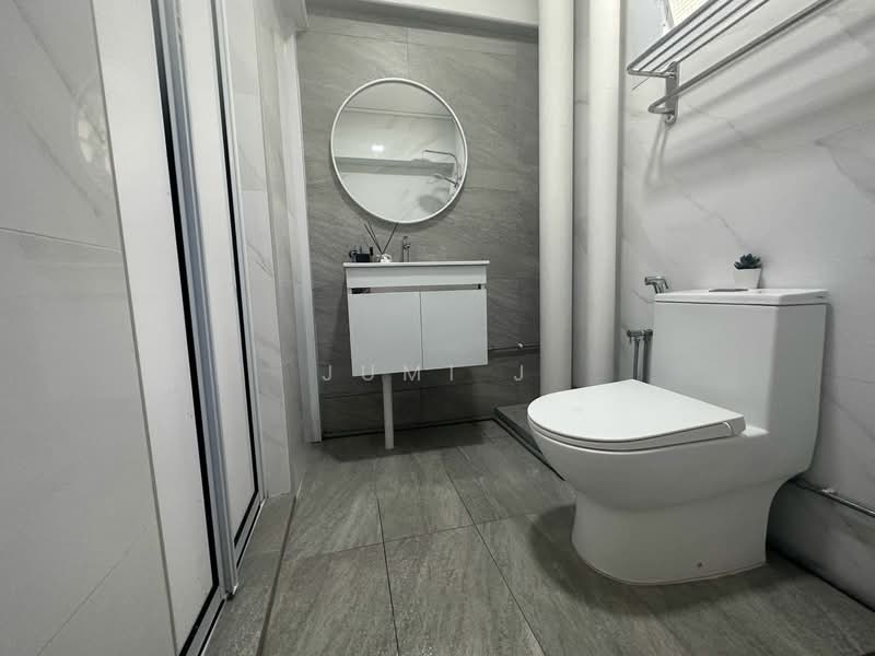 714 Tampines Street 71 HDB Flat For Sale at S$ 670,000 | PropertyGuru Singapore - Bathroom