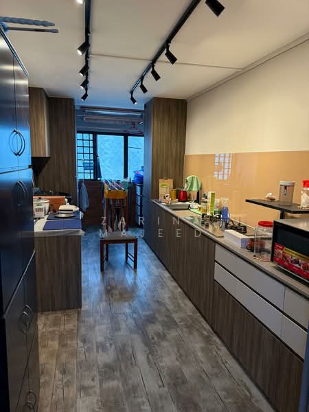 130 Bishan Street 12 HDB Flat For Sale at S$ 880,000 | PropertyGuru Singapore - Kitchen