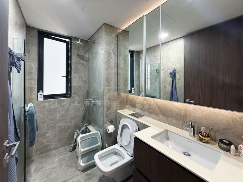 Artra Condominium For Sale at S$ 3,050,000 | PropertyGuru Singapore - Jack and Jill Bathroom