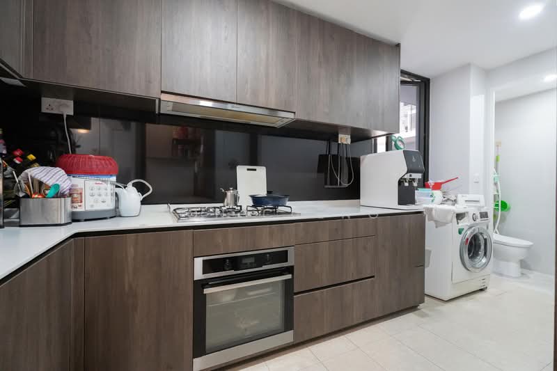iNz Residence Condominium For Sale at S$ 2,680,000 | PropertyGuru Singapore - Kitchen