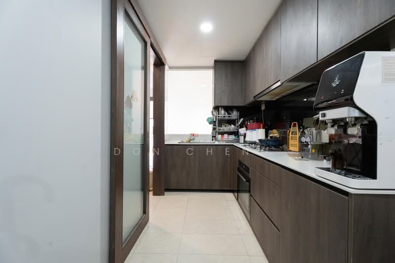 iNz Residence Condominium For Sale at S$ 2,680,000 | PropertyGuru Singapore - Kitchen