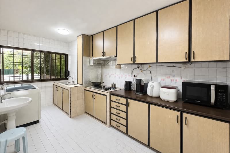 633 Hougang Avenue 8 HDB Flat For Sale at S$ 920,000 | PropertyGuru Singapore - Kitchen
