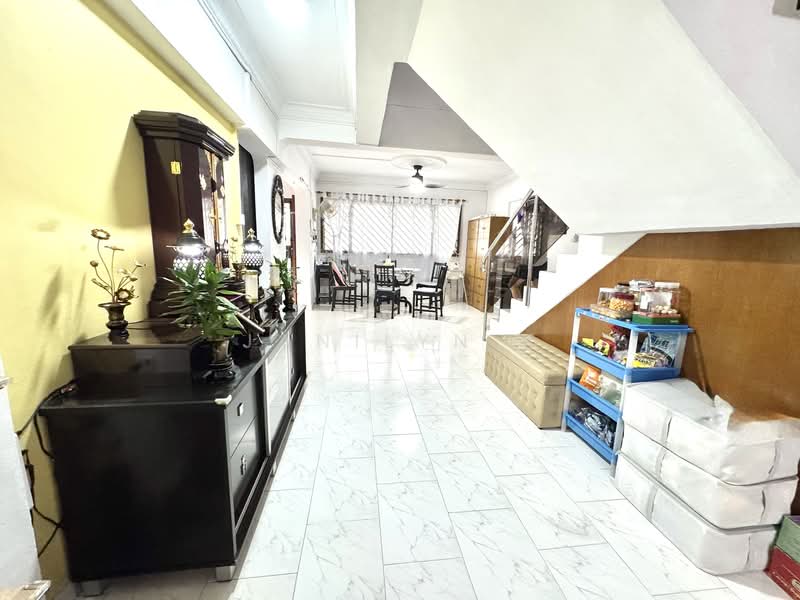 633 Hougang Avenue 8 HDB Flat For Sale at S$ 920,000 | PropertyGuru Singapore - Living Room
