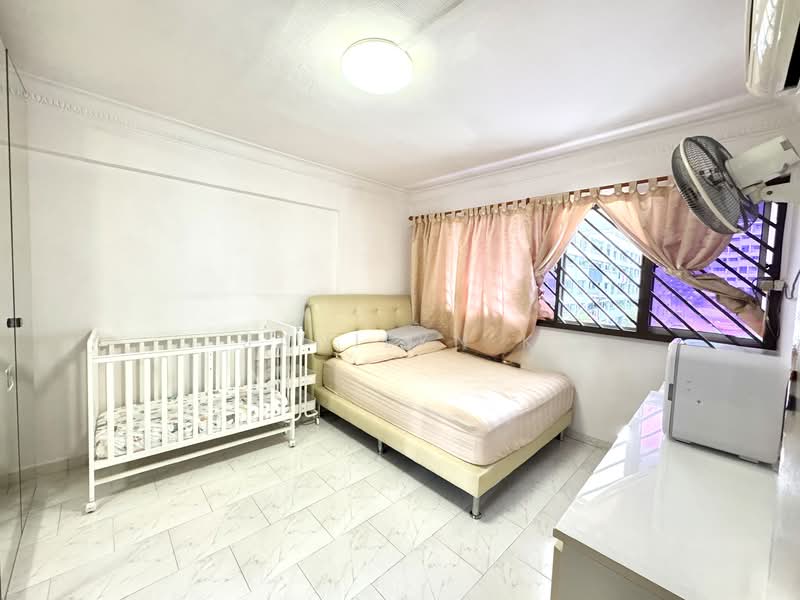 633 Hougang Avenue 8 HDB Flat For Sale at S$ 920,000 | PropertyGuru Singapore - Bedroom