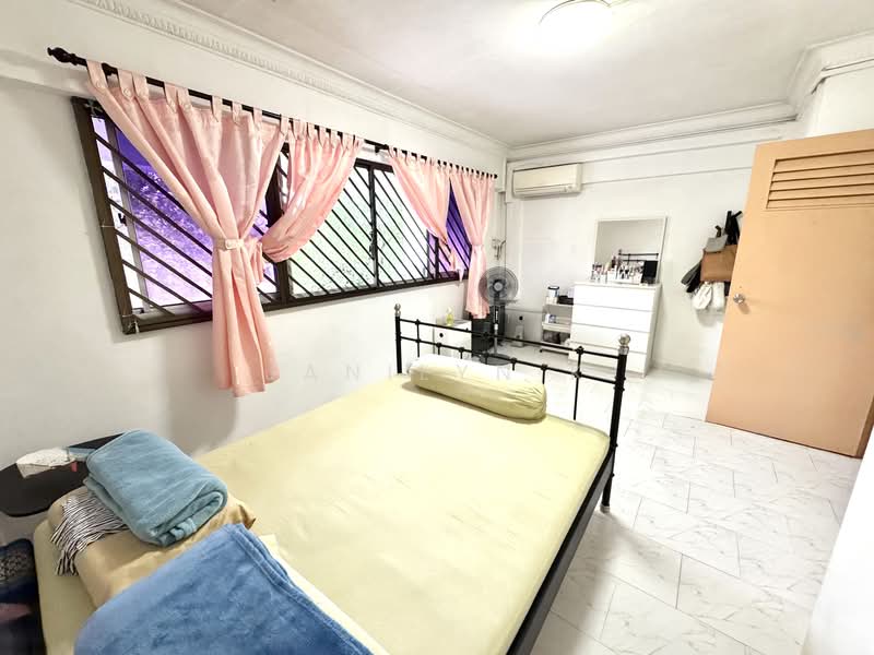 633 Hougang Avenue 8 HDB Flat For Sale at S$ 920,000 | PropertyGuru Singapore - Bedroom