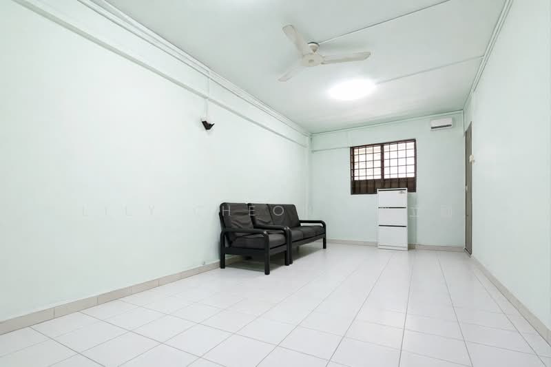 116 Bedok Reservoir Road HDB Flat For Sale at S$ 399,000 | PropertyGuru Singapore - Living Room
