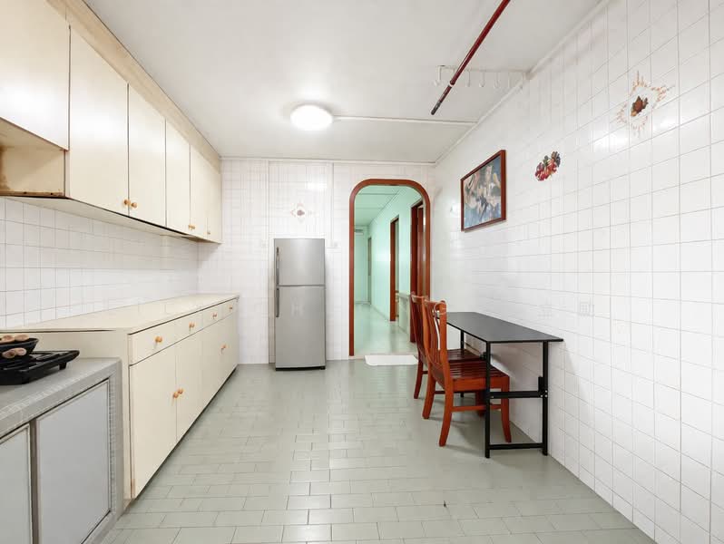116 Bedok Reservoir Road HDB Flat For Sale at S$ 399,000 | PropertyGuru Singapore - Kitchen