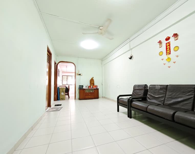 116 Bedok Reservoir Road HDB Flat For Sale at S$ 399,000 | PropertyGuru Singapore - Living Room
