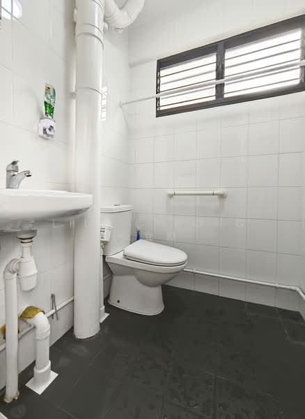 116 Bedok Reservoir Road HDB Flat For Sale at S$ 399,000 | PropertyGuru Singapore - Bathroom