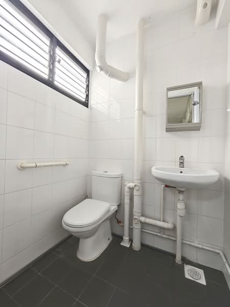 116 Bedok Reservoir Road HDB Flat For Sale at S$ 399,000 | PropertyGuru Singapore - Bathroom