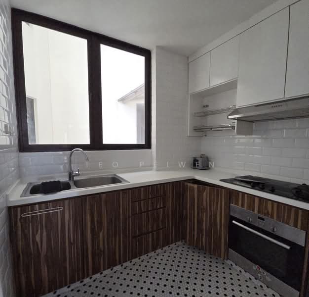 Seasons Park Condominium For Sale at S$ 1,858,888 | PropertyGuru Singapore - Kitchen