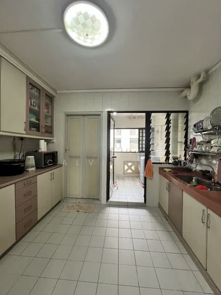 289E Bukit Batok Street 25 HDB Flat For Sale at S$ 618,000 | PropertyGuru Singapore - Kitchen