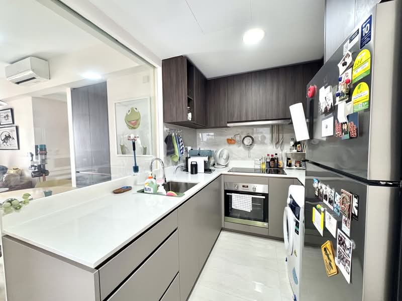 Riverfront Residences Condominium For Sale at S$ 1,580,000 | PropertyGuru Singapore - Kitchen