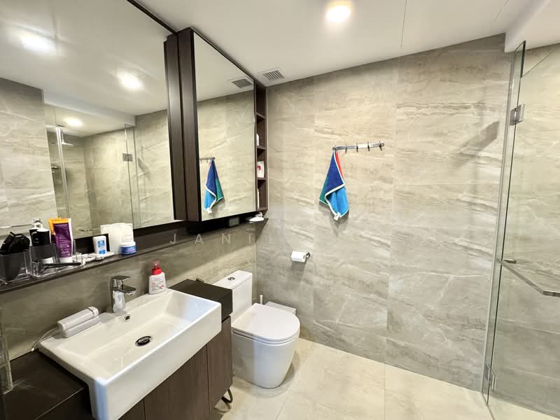 Riverfront Residences Condominium For Sale at S$ 1,580,000 | PropertyGuru Singapore - Bathroom