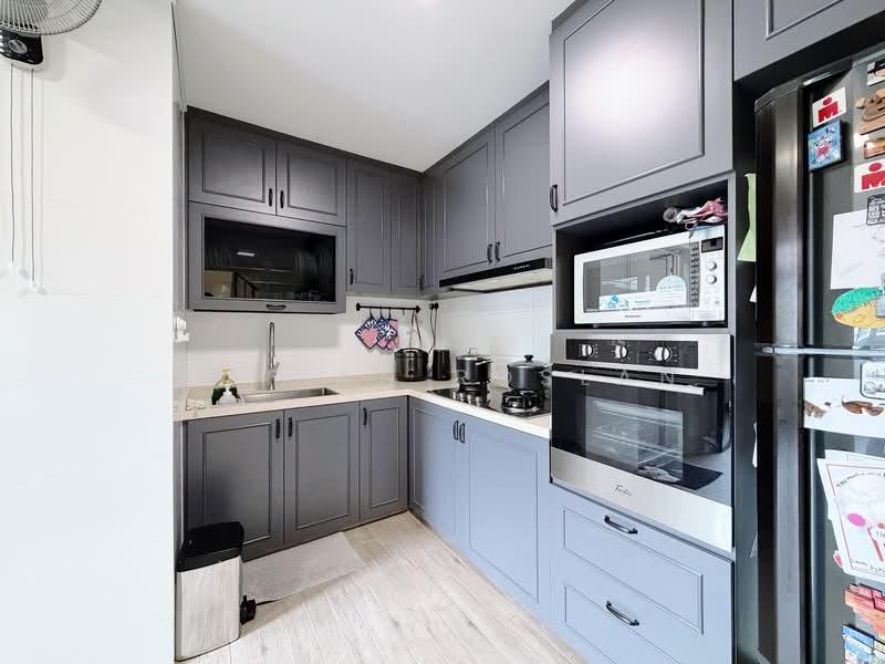 108 Lengkong Tiga HDB Flat For Sale at S$ 1,280,000 | PropertyGuru Singapore - Kitchen
