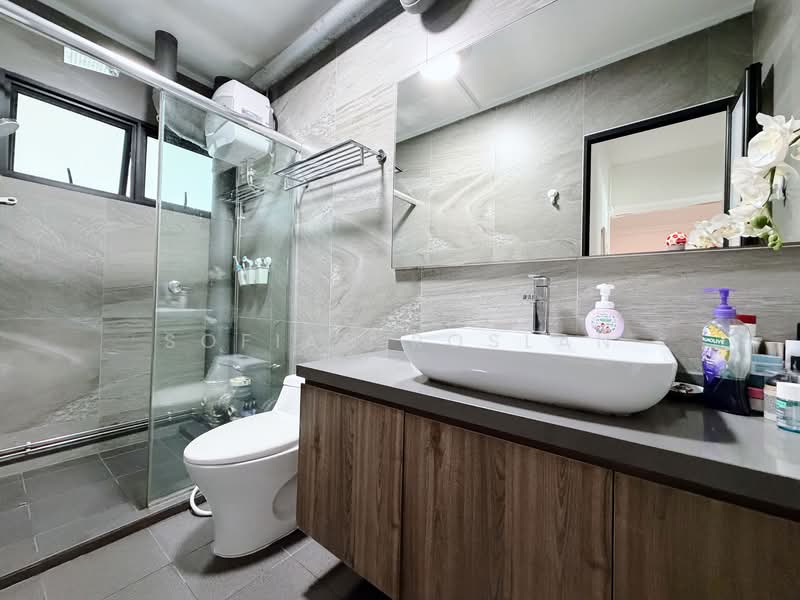 108 Lengkong Tiga HDB Flat For Sale at S$ 1,280,000 | PropertyGuru Singapore - Bathroom