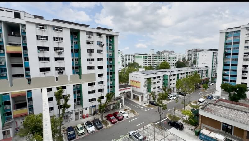 237 Yishun Ring Road HDB Flat For Sale at S$ 448,000 | PropertyGuru Singapore - Exterior