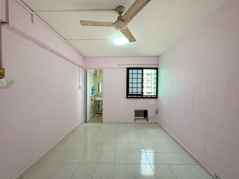 237 Yishun Ring Road HDB Flat For Sale at S$ 448,000 | PropertyGuru Singapore - Master Bedroom