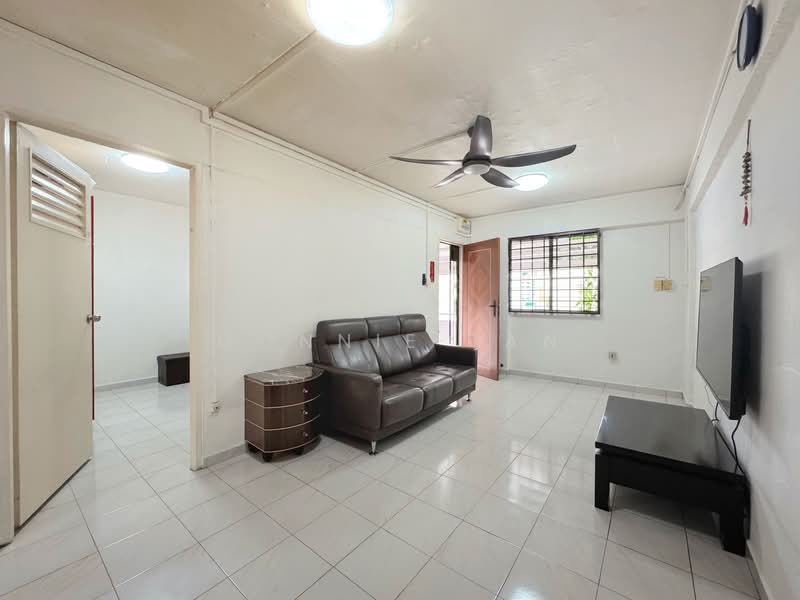 237 Yishun Ring Road HDB Flat For Sale at S$ 448,000 | PropertyGuru Singapore - Living Room