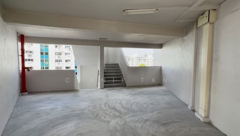 237 Yishun Ring Road HDB Flat For Sale at S$ 448,000 | PropertyGuru Singapore - Next to Spacious Corridor
