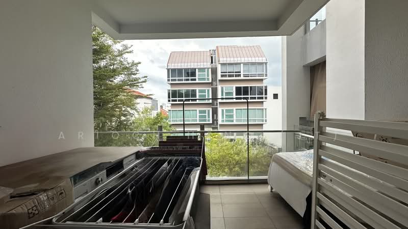 Onan Suites, 215 Onan Road, 3 Bedrooms, 969 sqft, Condominium For Rent, by Arioch Heng (JT), 500094757 - Balcony - PropertyGuru.com.sg
