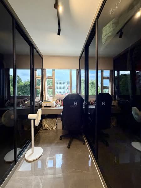 228A Ang Mo Kio Street 23, 228A Ang Mo Kio Street 23, 4 Bedrooms, 1,292 sqft, HDB Flat For Sale, by Leon Hoon, 500094758 - Walk-in Wardrobe cum Study - PropertyGuru.com.sg