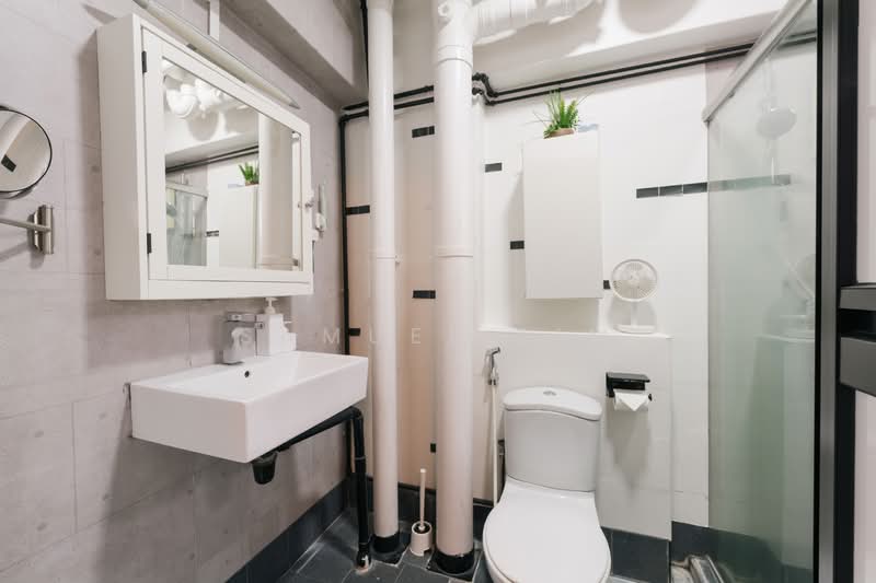 296 Choa Chu Kang Avenue 2 HDB Flat For Sale at S$ 649,000 | PropertyGuru Singapore - Bathroom