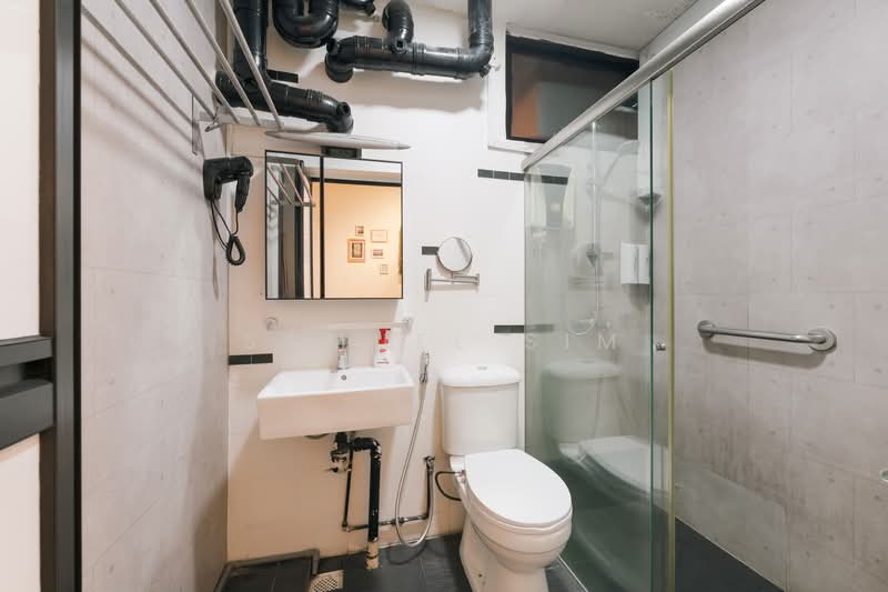 296 Choa Chu Kang Avenue 2 HDB Flat For Sale at S$ 649,000 | PropertyGuru Singapore - Bathroom